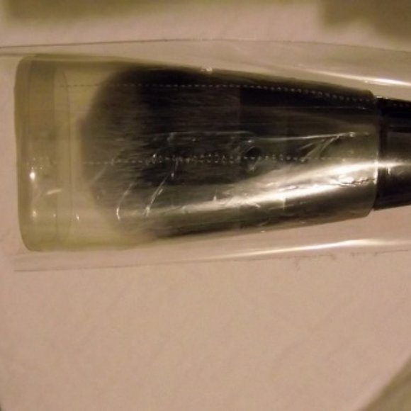 QUO makeup brushes: Foundation + Powder + Buffer - Picture 2 of 4